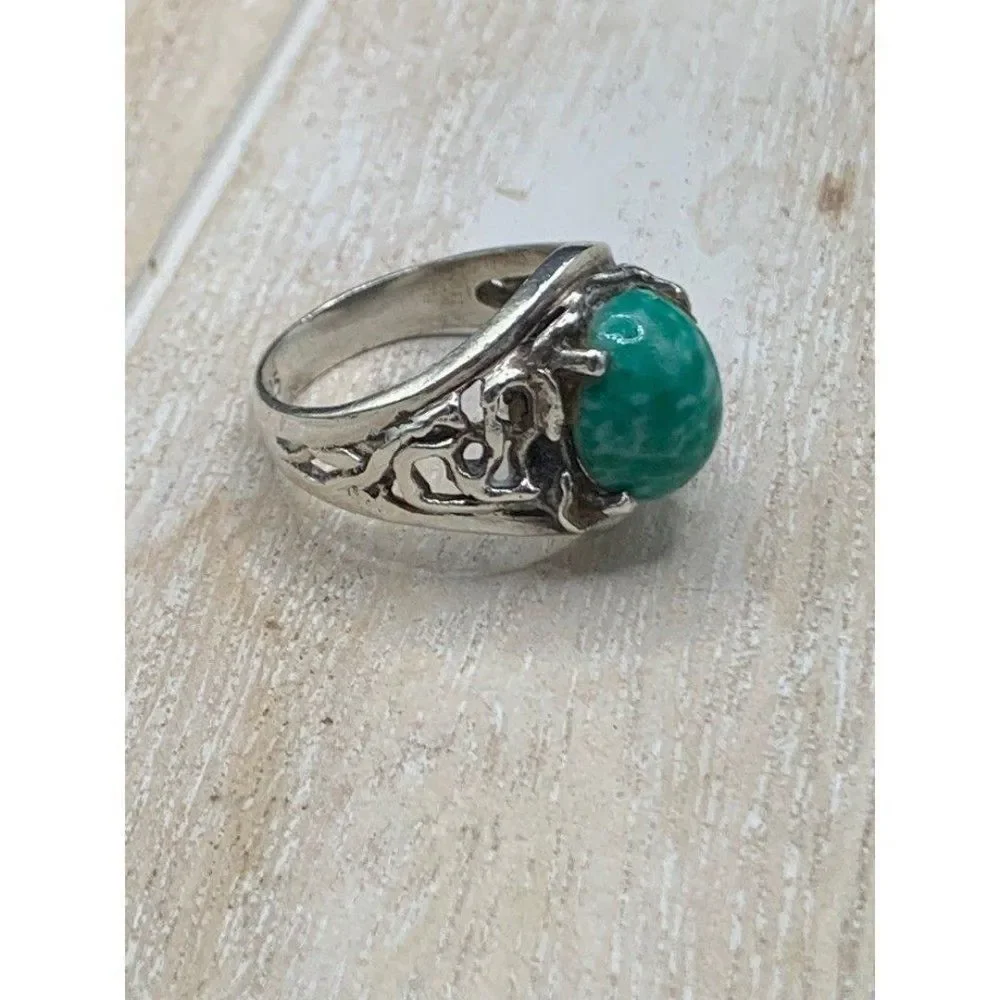 Woman’s Stunning size 8 all sterling silver Celtic ring